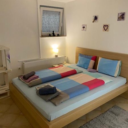 Room Julija Zirovnica Bagian luar foto