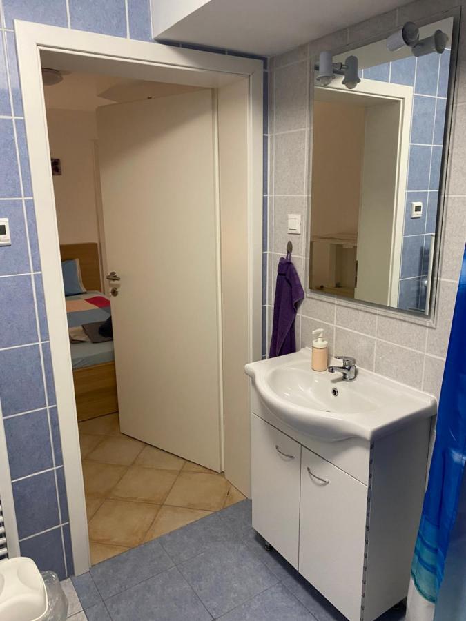 Room Julija Zirovnica Bagian luar foto