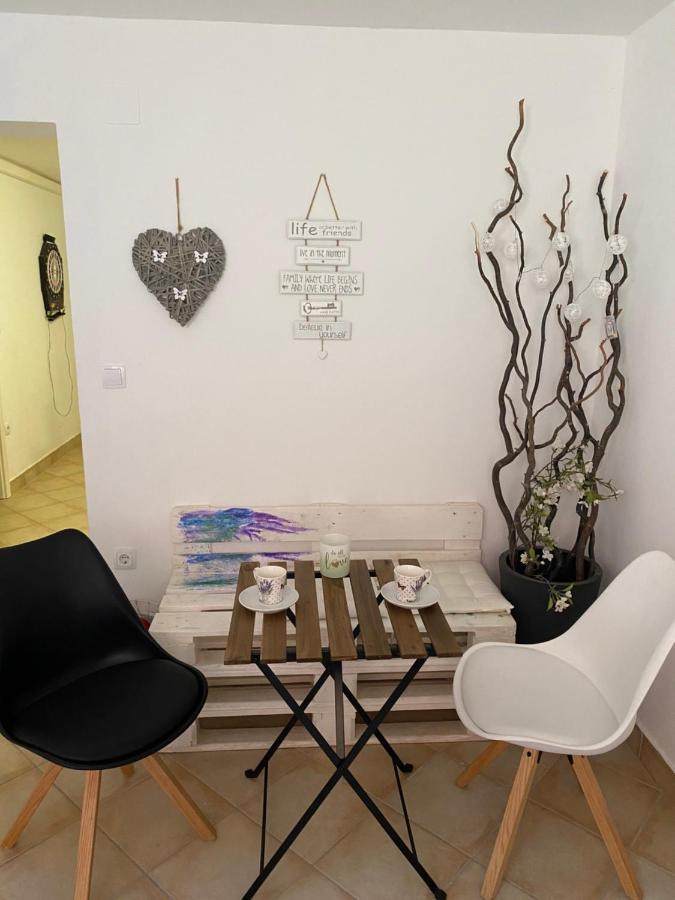 Room Julija Zirovnica Bagian luar foto